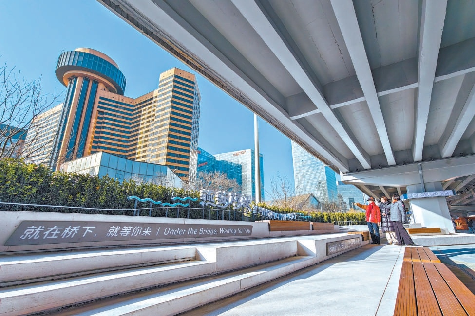 300座桥系桥下空间整治提升 新增停车位5487个 “灰色空间”变身“花园桥区” 焕新北京的桥
